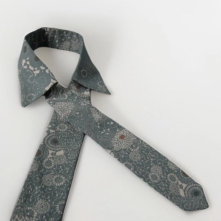Vintage Komon Silk Detachable Collar Tie — Blue-Grey Kiku-Karakusa 菊唐草文