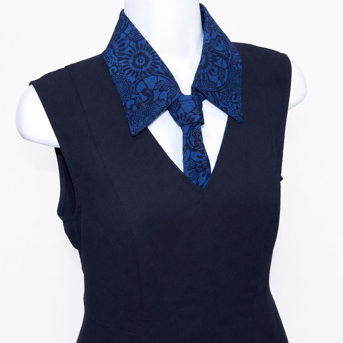 Vintage Kimono Silk Detachable Collar Tie — Indigo 本藍 Kiku-Karakusa 菊唐草