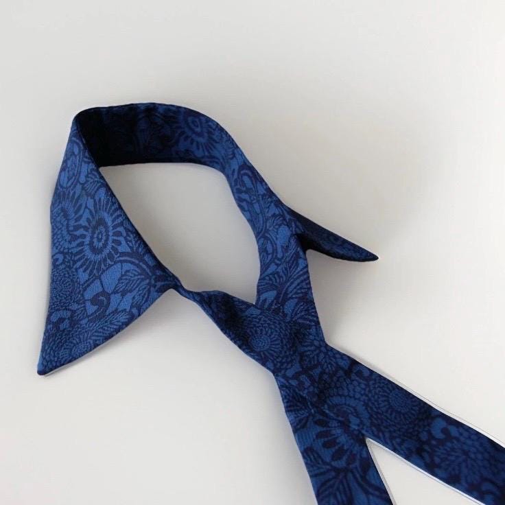 Vintage Kimono Silk Detachable Collar Tie — Indigo 本藍 Kiku-Karakusa 菊唐草