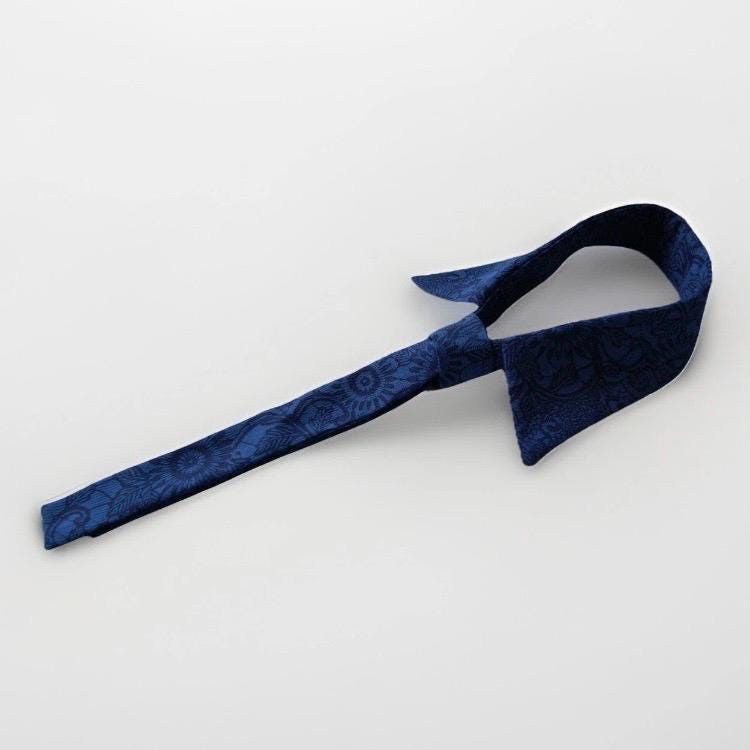 Vintage Kimono Silk Detachable Collar Tie — Indigo 本藍 Kiku-Karakusa 菊唐草