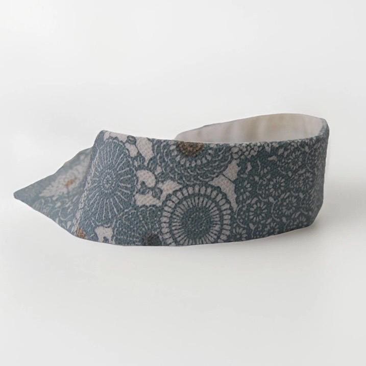 Vintage Komon Silk Detachable Collar Tie — Blue-Grey Kiku-Karakusa 菊唐草