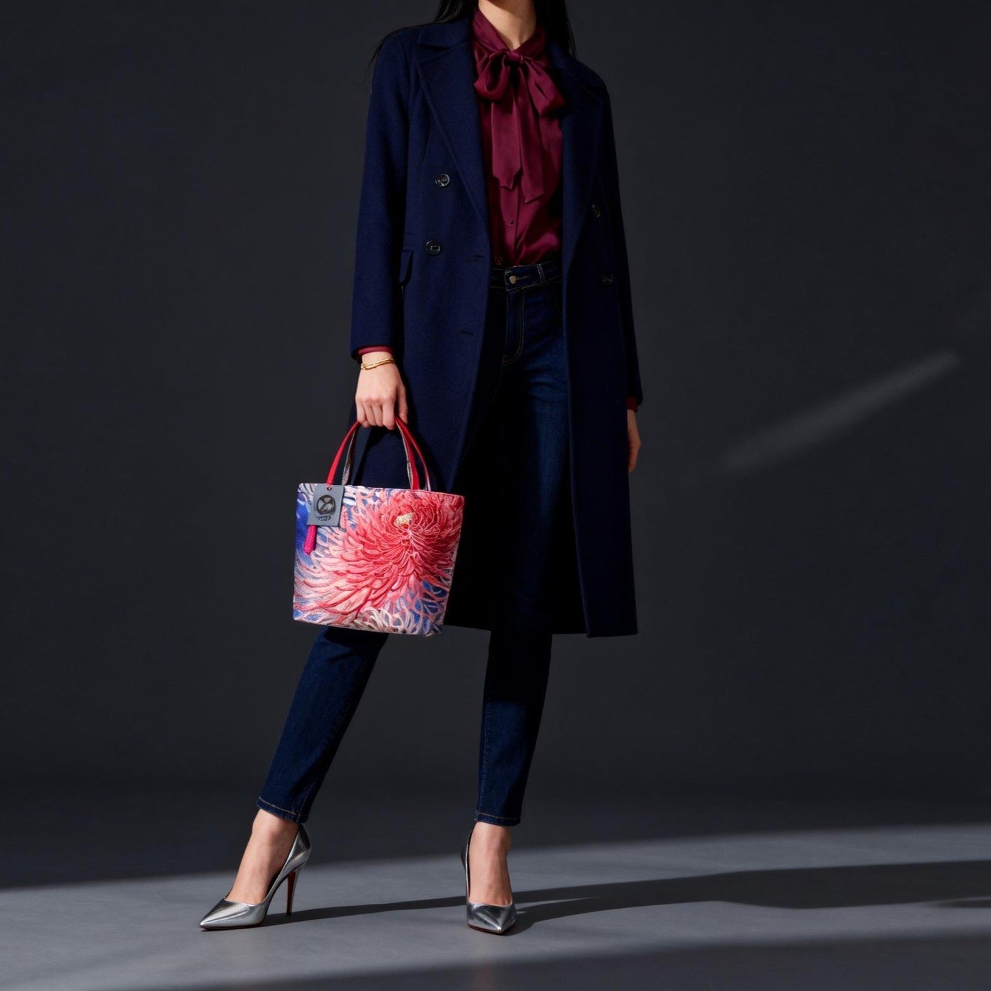 Rangiku 乱菊 Chrysanthemum Vintage Obi Silk Tote in Red Indigo