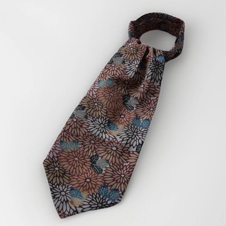Vintage Komon Kimono Silk Cravat — Kiku-Zukushi Chrysanthemum 菊尽くし