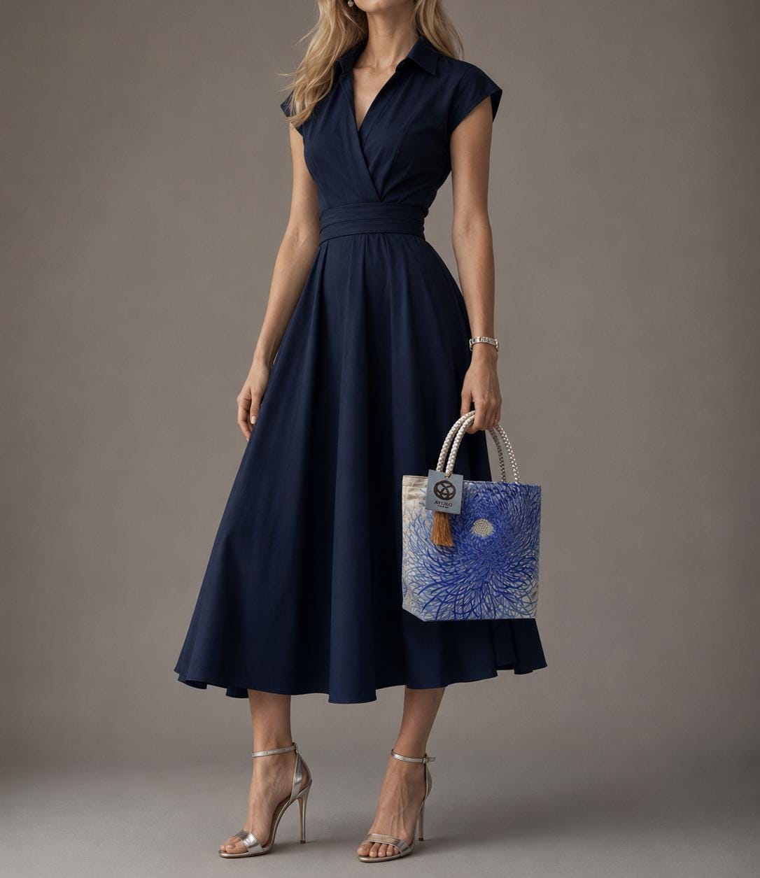 Rangiku 乱菊 Chrysanthemum Vintage Obi Silk Tote in Blue Silver — image 2